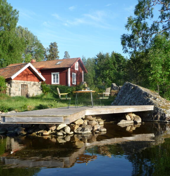 Yngslandet - Torp med drömläge på egen udde vid sjön Yngen, 
vedeldad bastu, kanot och fiskebåt